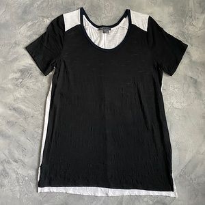 SOLD 🖤VINCE 2-Tone Top!